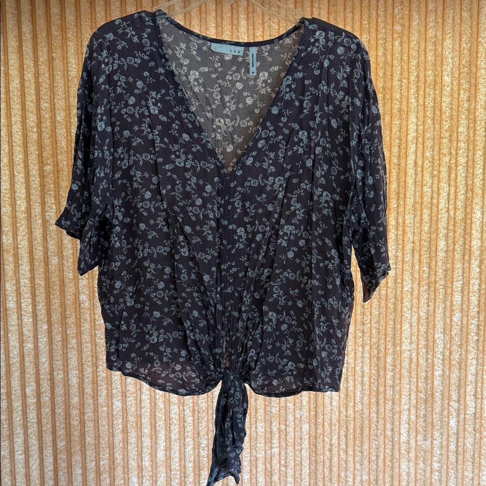 💙3 for $55💙Floral purplish Tie-Front Blouse